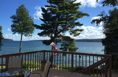 Munising House | Serene Lake Superior Shoreline