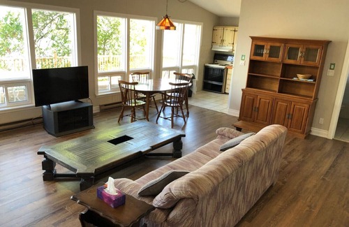 Roseneath Cottage | Serene LakeFront Cottage