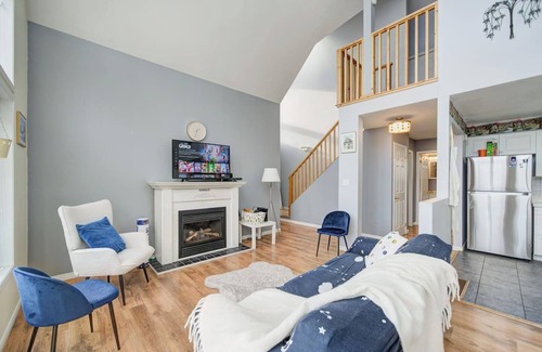 Cressy House | Serene Lakefront Escape | Soaring Ceilings & Wildlife Views