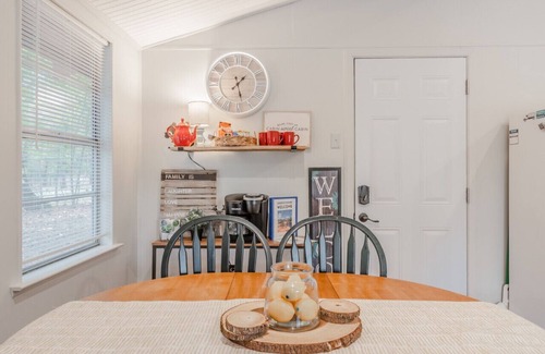 Winnsboro Cabin | Serene Lakefront Cabin, Fishing, Firepit, Kayaks