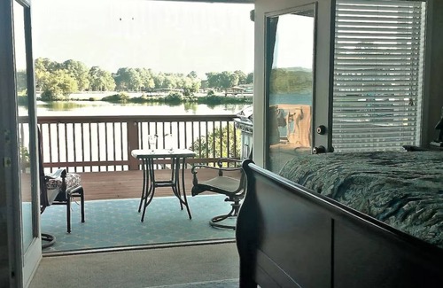 Lake Hamilton Condo | Serene lakefront condo with stunning views, private boat slip, and spacious deck
