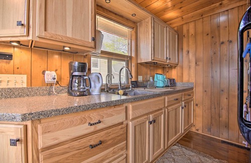 Twin Lakes Cabin | Serene Lakefront Escape: Boat Dock & Grill!