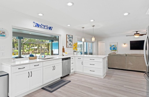 Lutz House | Serene Lakefront, Pool & Beach Oasis