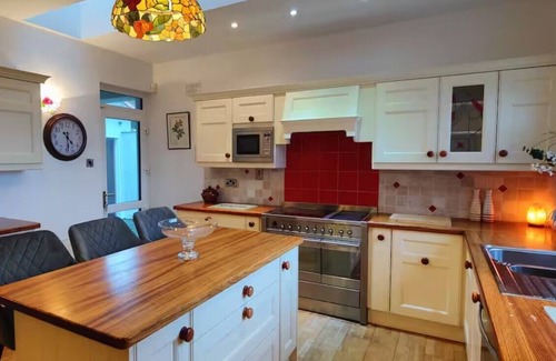 Cornamona House | Serene Lakeside 4-bedroom house in Cornamona