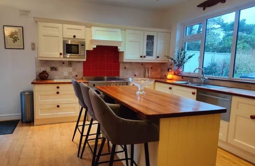 Cornamona House | Serene Lakeside 4-bedroom house in Cornamona