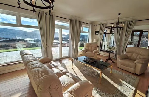 Cornamona House | Serene Lakeside 4-bedroom house in Cornamona