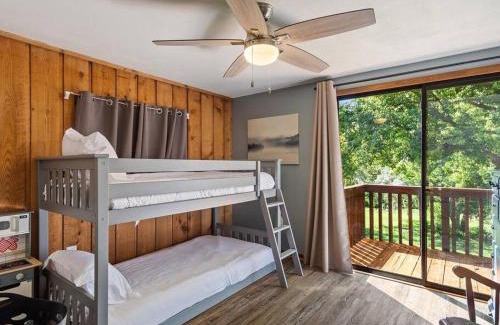 Winter Haven House | Serene Lakeside Retreat- 3 Bdr Romantic Getaway