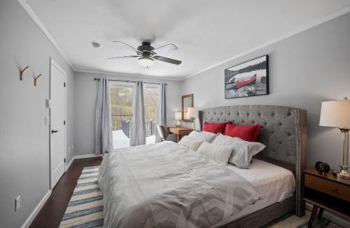 Laconia House | Serene Lakeside Retreat with Hot Tub Near Gunstock