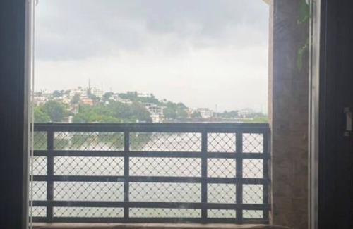 Lake Swaroop Sagar Apartment | Serene Lakeside Stay with HotTub & Private Terrace