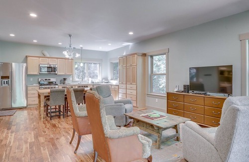 Rhododendron Cabin | Serene Leilani Cottage along the Sandy River, hot tub, BBQ, dogs welcome