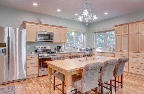 Rhododendron Cabin | Serene Leilani Cottage along the Sandy River, hot tub, BBQ, dogs welcome