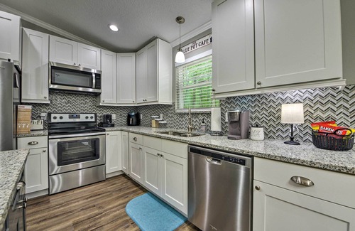Boys Ranch House | Serene Live Oak Home w/Fire Pit by River + SOSMP!
