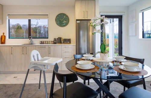 Christchurch Villa | Serene Living: 2-bed w/Carpark