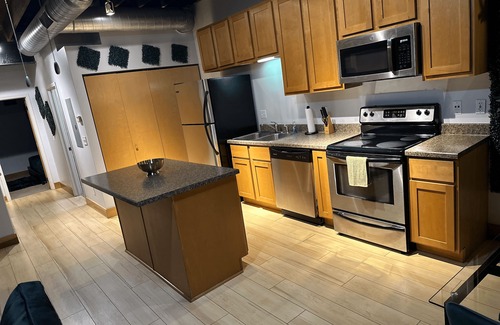Columbus Square Apartment | Serene Living Downtown STL Loft