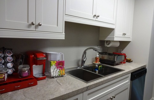 Helen Condo | Serene Luxury Condo! Low rent! High Speed WiFi! 2King Beds! Walk to Downtown!