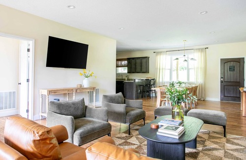 Weaverville House | Serene Luxury Retreat| Hot Tub|Views