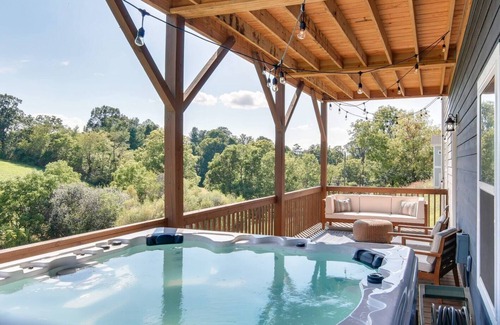 Weaverville House | Serene Luxury Retreat| Hot Tub|Views