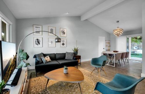 Cathedral City Cove House | Serene Majestic Views & Walkable to Virtually All