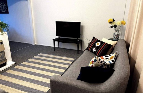 Bramcote House | Serene Melford House in Nottingham