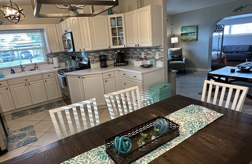 Winter Park House | Serene Mid-Century 3/2 w/Bonus Room and Huge Shaded Yard w/Fence