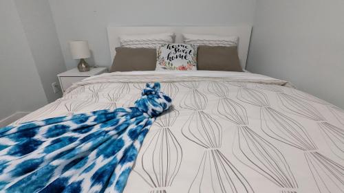 Regina Apartment | SERENE & MODERN 1BED SUITE + CLOSE TO AIRPORT