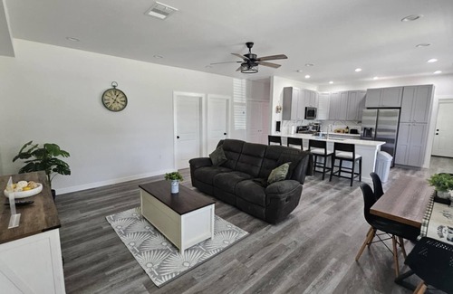 Farmersville Cabin | Serene Modern Barndo with AC in Farmersville - Perfect getaway for four