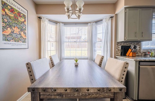 Columbus House | Serene Modern Getaway | 4br | Private Pool | Games | FirePit
