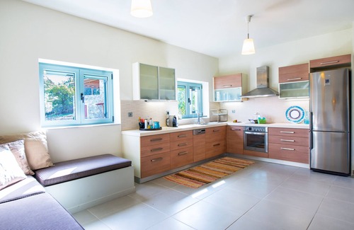 Porovitsa Villa | Serene mountain and sea villa with great views