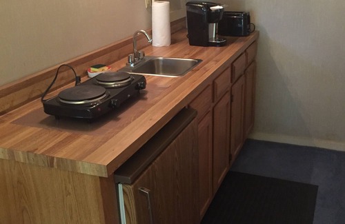Basye Apartment | Serene Mountain Area- 1 BR, Hiking, Biking, Golf, Skiing