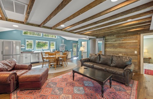 Maurertown House | Serene Mountain Retreat on 17 acres by National Park, EV Charger