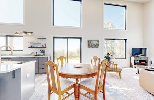 Cedaredge House | Serene mountain retreat with panoramic views & family-friendly amenities