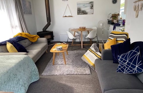 Waitara House | Serene near the sea