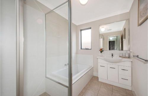Gosnells Villa | Serene Oasis - 3 Bedroom Getaway
