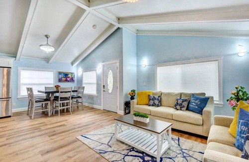 North Trail House | Serene Oasis Beach Getaway - 3 bedrooms in Sarasota