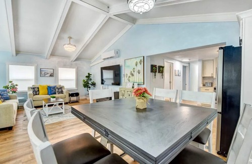 North Trail House | Serene Oasis Beach Getaway - 3 bedrooms in Sarasota