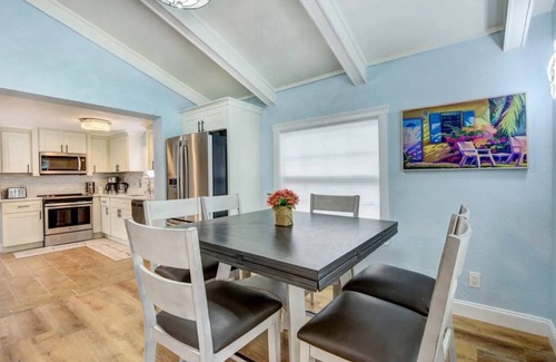 North Trail House | Serene Oasis Beach Getaway - 3 bedrooms in Sarasota