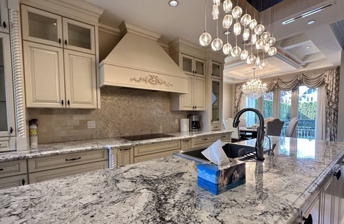 Arbutus Ridge House | Serene Oasis in City Centre