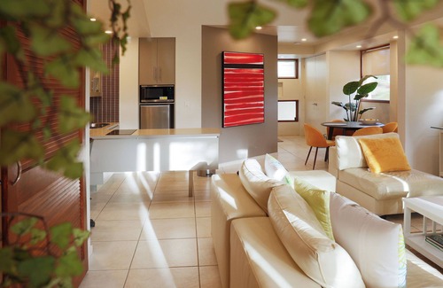 Buderim Apartment | ~Serene Oasis:Spacious Villa ~Air Con, Patio,10 mins to beaches,eateries,CBD~n