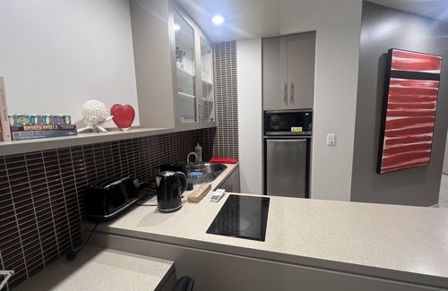 Buderim Apartment | ~Serene Oasis:Spacious Villa ~Air Con, Patio,10 mins to beaches,eateries,CBD~n