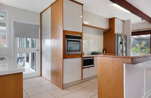 Lammermoor House | Serene ocean & harbour views