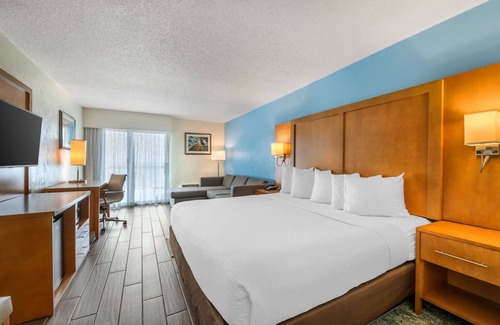 Seabreeze Park Hotel | Serene Oceanview Stay | Great for Peaceful Retreats & Sightseeing Adventures