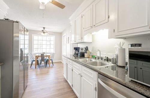 Irmo House | Serene on Sonning- Close to I-26- 20 Mins to Midtown