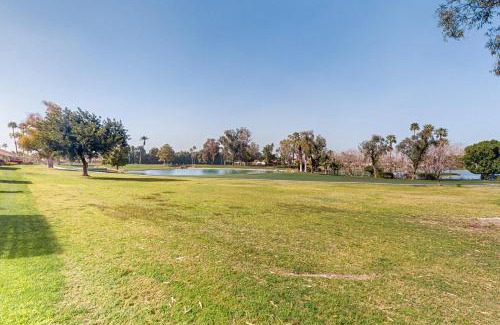 Palm Desert House | Serene On The Green