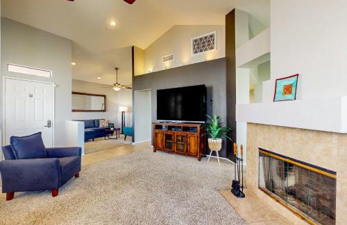 Palm Desert House | Serene On The Green