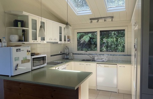 Opoutere House | Serene Opoutere Bush Haven (family and pet-friendly)