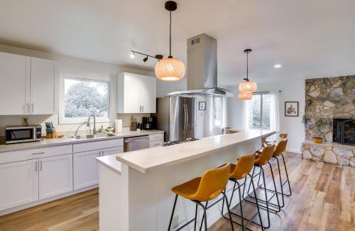 Palmer House | Serene Palmer Home Walk to Downtown and Riverfront!