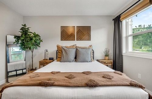 East Kootenay Apartment | Serene Peaks, Private Hot Tub, Peaceful