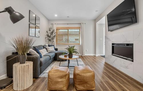 East Kootenay Apartment | Serene Peaks, Private Hot Tub, Peaceful