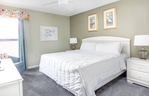 North West Florida Condo | Serene Penthouse unit with Hot Tub and Music, Gulf Front