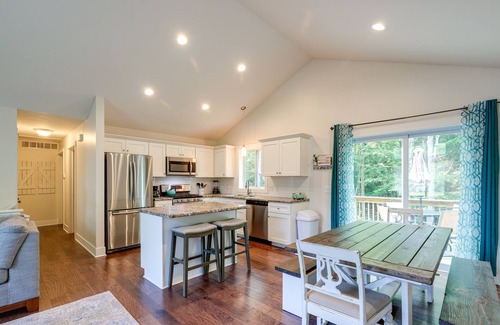 Pentwater House | Serene Pentwater Getaway w/Yard Near Lakes